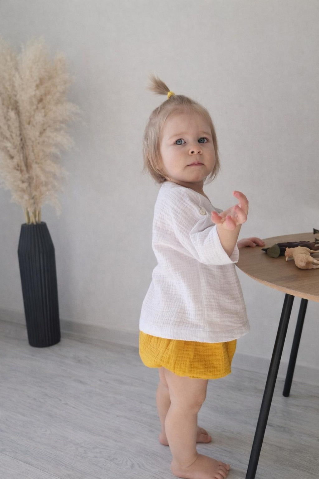 Velvona® Handgefertigtes Baby-Set aus Bio-Musselin mit Oberteil & Bloomers (2-Teiler)