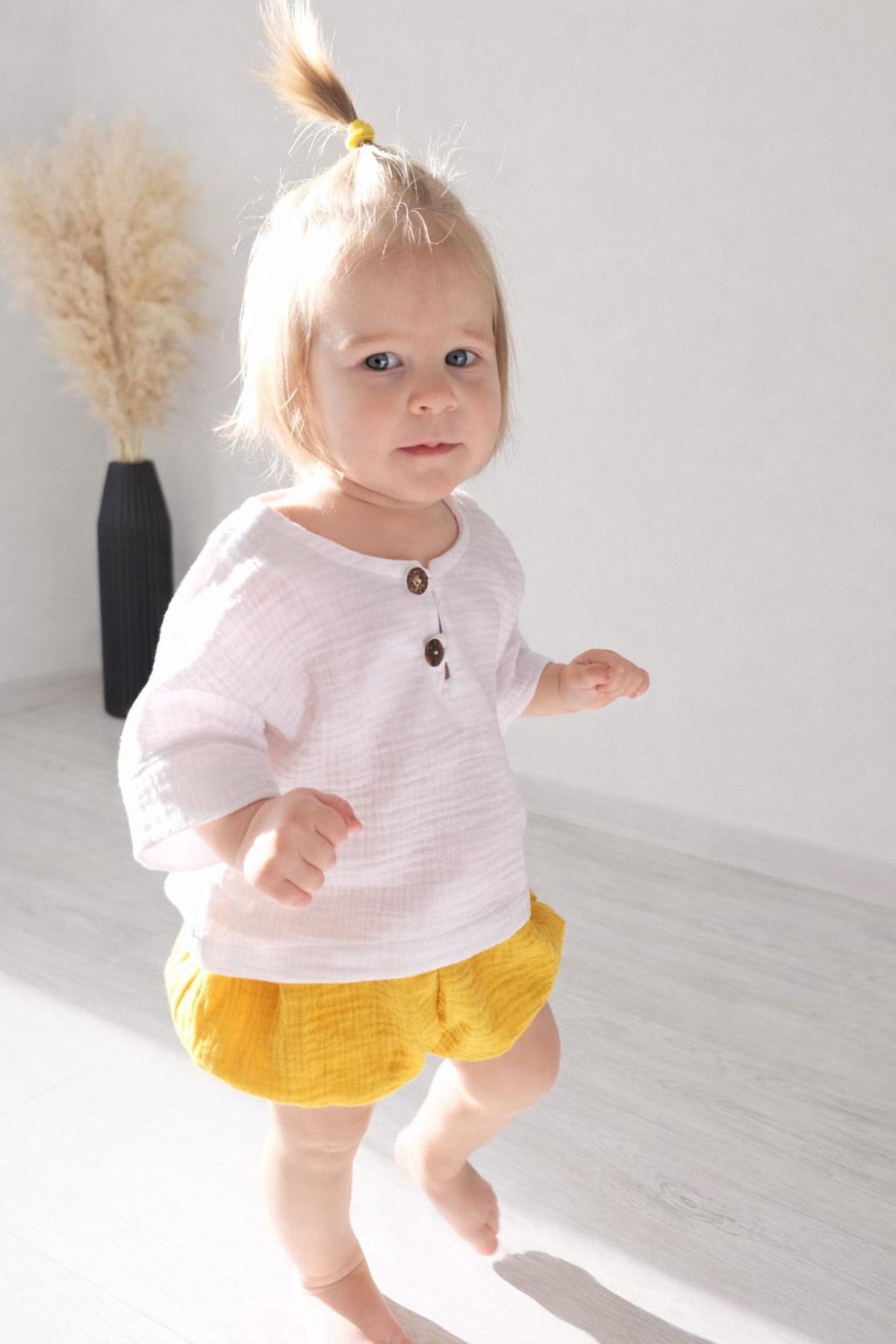 Velvona® Handgefertigtes Baby-Set aus Bio-Musselin mit Oberteil & Bloomers (2-Teiler)