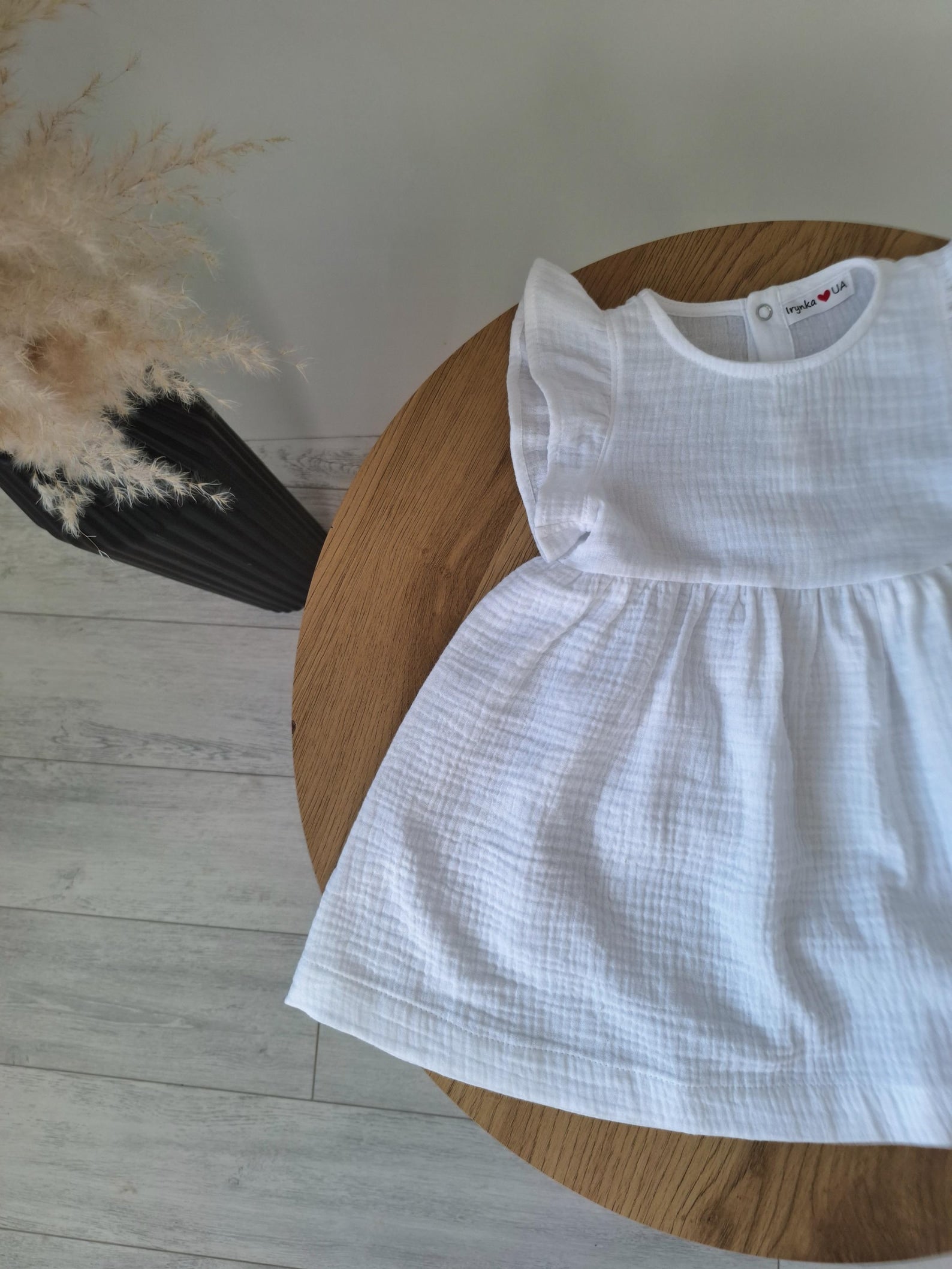 Velvona® Handgefertigtes Baby-Taufkleid aus Bio-Musselin mit Rüschenärmeln
